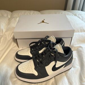 woman’s air Jordan 6.5 NIB